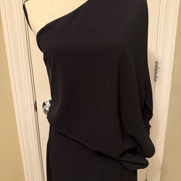 Halston
Dress
Women's
One Shoulder Asymmetrical Sleeve - Picture 3 of 9